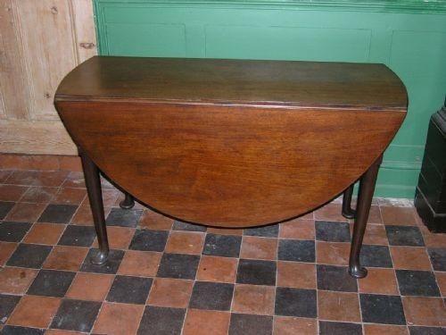 Georgian Mahogany Drop Leaf Dinning Table